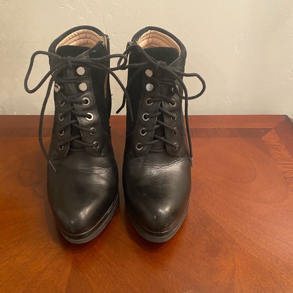 Black French Connection size 8 booties - Picture 2 of 3